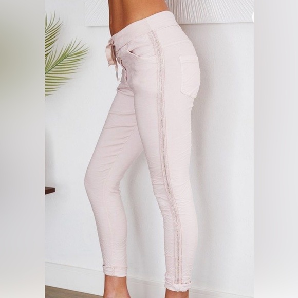 NWT Venti6 super stretchy, comfortable pink joggers w/rhinestone ribbon on sides - Picture 1 of 3